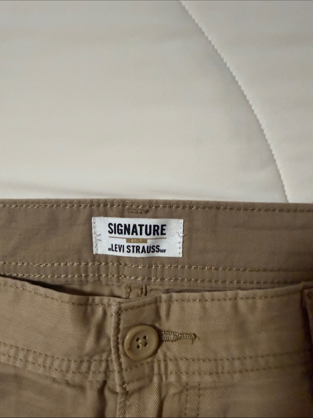 Signature by Levi Strauss Men's Tan Cargo Shorts - Picture 3 of 6